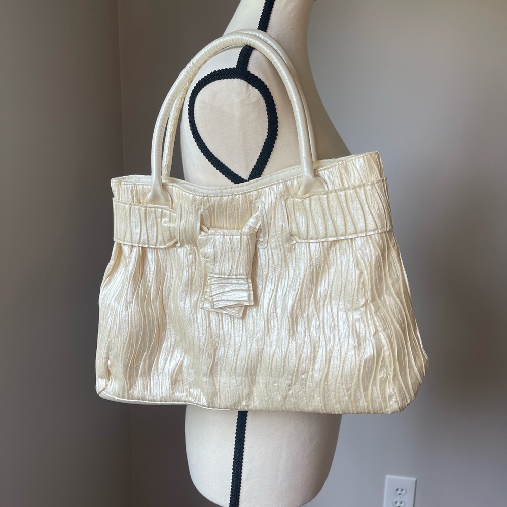 Pearl bag 🔥 check out our bundle deals ‼️🛍️